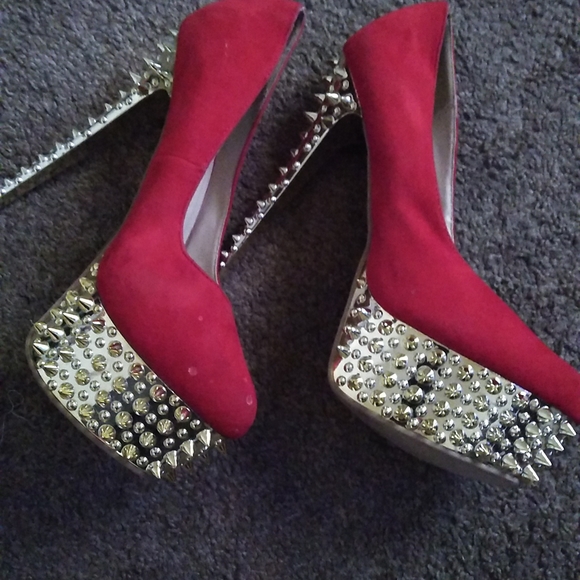 Heels - Picture 2 of 4